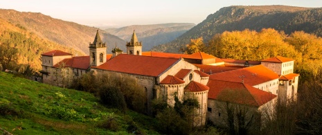 Veduta del monastero di Santo Estevo de Ribas de Sil a Ourense, Galizia Veduta del monastero di Santo Estevo de Ribas de Sil a Ourense, Galizia