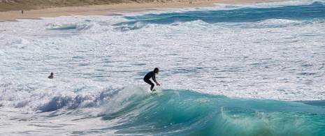 Surfer in Ferrol Surfer in Ferrol