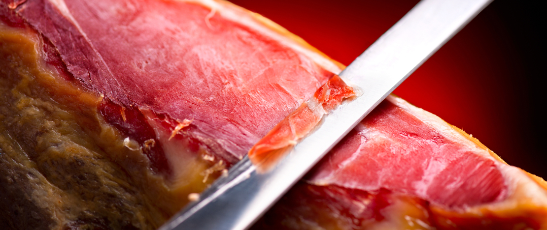 Découpe au couteau de jambon serrano Découpe au couteau de jambon serrano