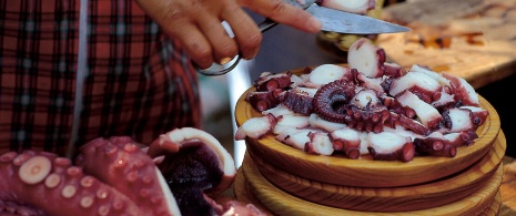 Poulpe « a feira », typique de Galice Poulpe « a feira », typique de Galice