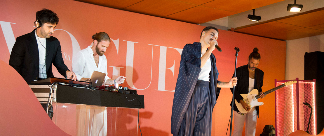 Musikalischer Auftritt während der Vogue Fashion's Night Out in Madrid, Comunidad de Madrid.