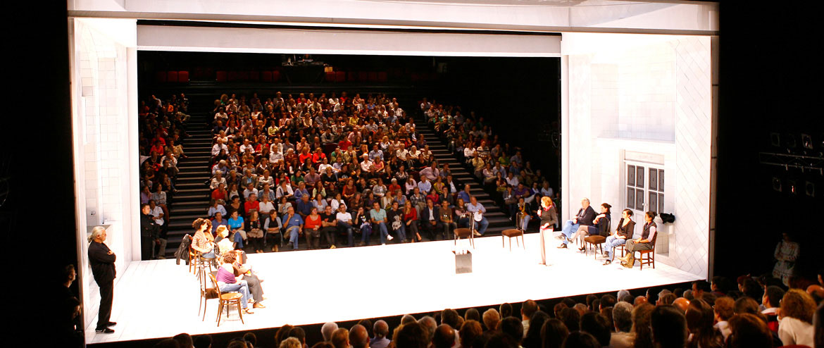 Representación de « La casa de Bernarda Alba » en las Naves del Español, Matadero, Madrid. Representación de « La casa de Bernarda Alba » en las Naves del Español, Matadero, Madrid.
