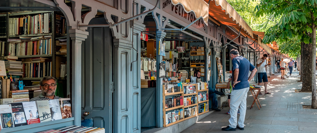 Kioski na Cuesta Moyano w Madrycie Kioski na Cuesta Moyano w Madrycie