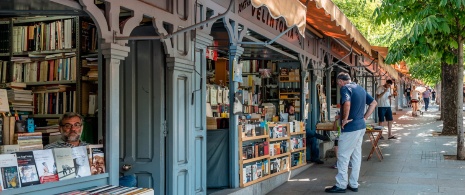 Kioski na Cuesta Moyano w Madrycie Kioski na Cuesta Moyano w Madrycie