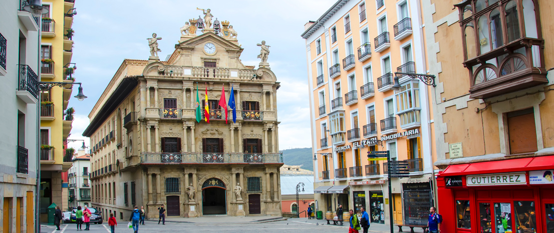 Außenansicht des Rathauses von Pamplona, Navarra Außenansicht des Rathauses von Pamplona, Navarra