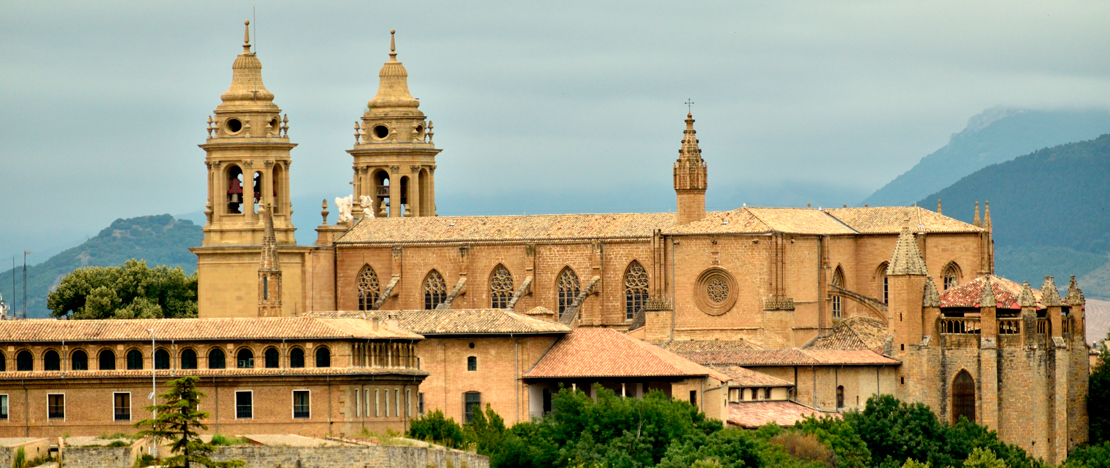 Gesamtansicht der Kathedrale Santa María la Real de Pamplona, Navarra Gesamtansicht der Kathedrale Santa María la Real de Pamplona, Navarra