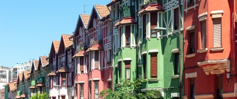 Vue sur les maisons colorées du quartier d'Irala, Bilbao Vue sur les maisons colorées du quartier d'Irala, Bilbao
