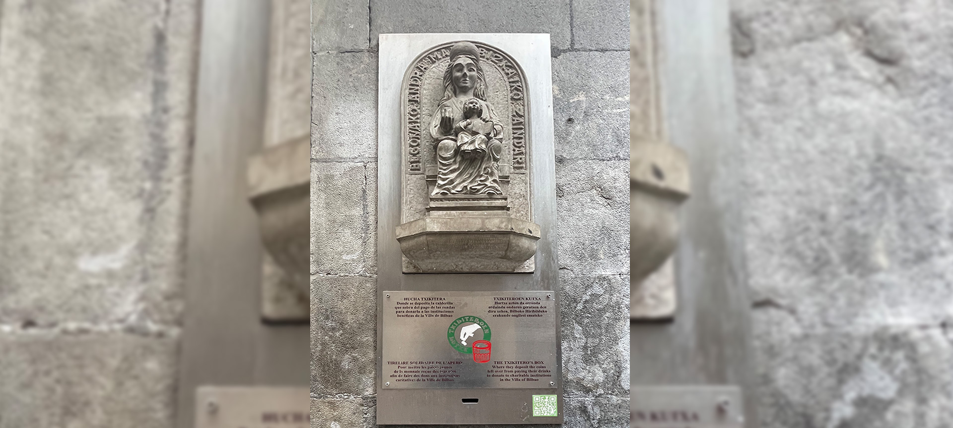 Vue de face de la tirelire des « txikiteros », Bilbao Vue de face de la tirelire des « txikiteros », Bilbao