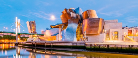 Das Guggenheim-Museum in Bilbao in Bizkaia, Baskenland Das Guggenheim-Museum in Bilbao in Bizkaia, Baskenland