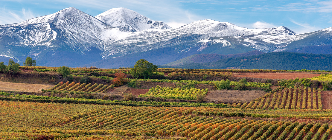 Views of the Sierra de la Demanda with Monte San Lorenzo in the background, La Rioja Views of the Sierra de la Demanda with Monte San Lorenzo in the background, La Rioja