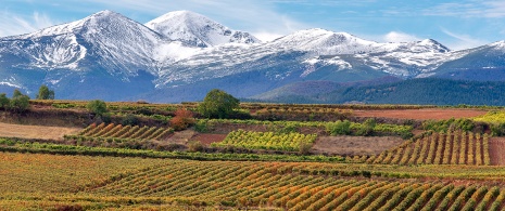 Views of the Sierra de la Demanda with Monte San Lorenzo in the background, La Rioja Views of the Sierra de la Demanda with Monte San Lorenzo in the background, La Rioja