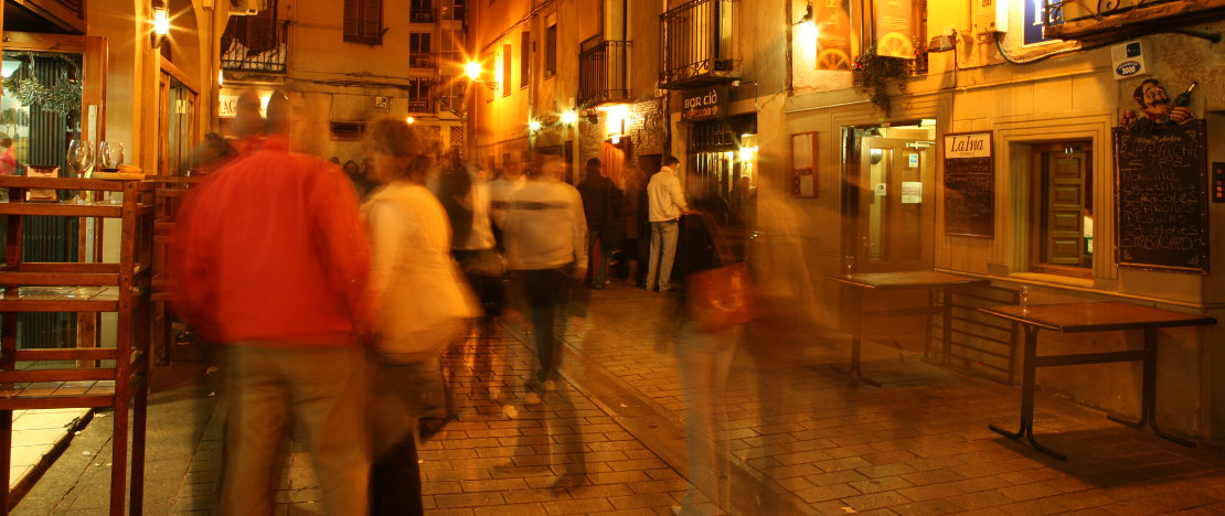 People enjoying tapas on Calle Laurel in Logroño, La Rioja People enjoying tapas on Calle Laurel in Logroño, La Rioja