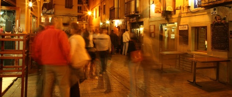 People enjoying tapas on Calle Laurel in Logroño, La Rioja People enjoying tapas on Calle Laurel in Logroño, La Rioja