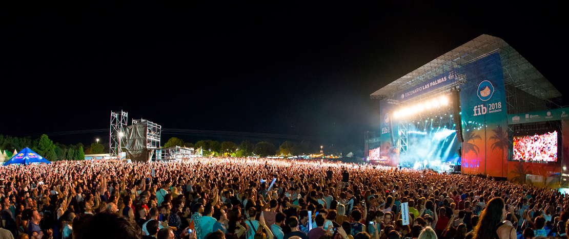Veduta generale di un concerto del Festival Internazionale di Benicàssim (FIB) a Castellón, Comunità Valenciana Veduta generale di un concerto del Festival Internazionale di Benicàssim (FIB) a Castellón, Comunità Valenciana