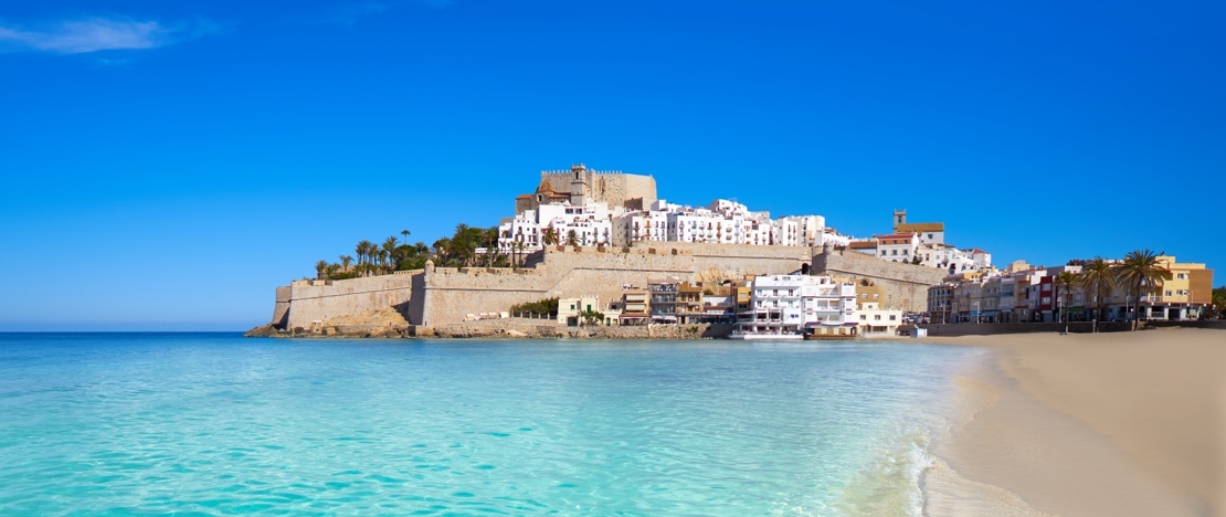 Walled part of Peñíscola seen from Playa del Castillo beach, Castellón Walled part of Peñíscola seen from Playa del Castillo beach, Castellón