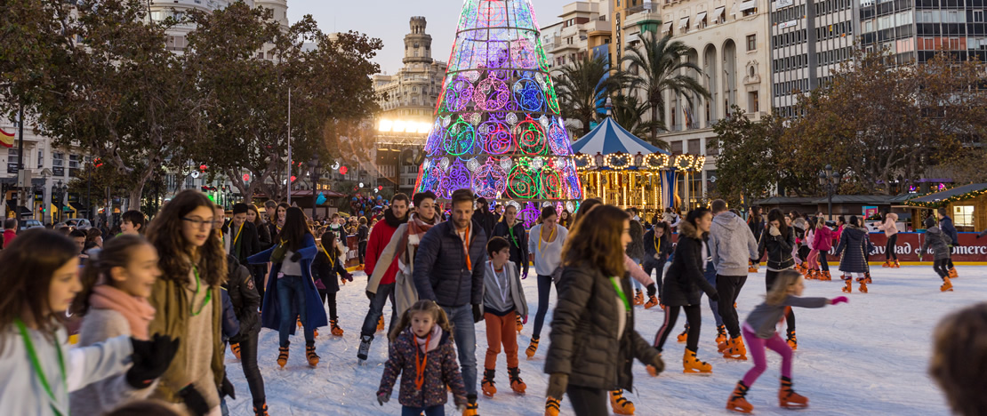Patineurs à la foire de Noël de Valence Patineurs à la foire de Noël de Valence