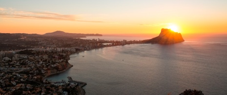 Amanhecer no Peñón de Ifach, em Calpe, Alicante Amanhecer no Peñón de Ifach, em Calpe, Alicante