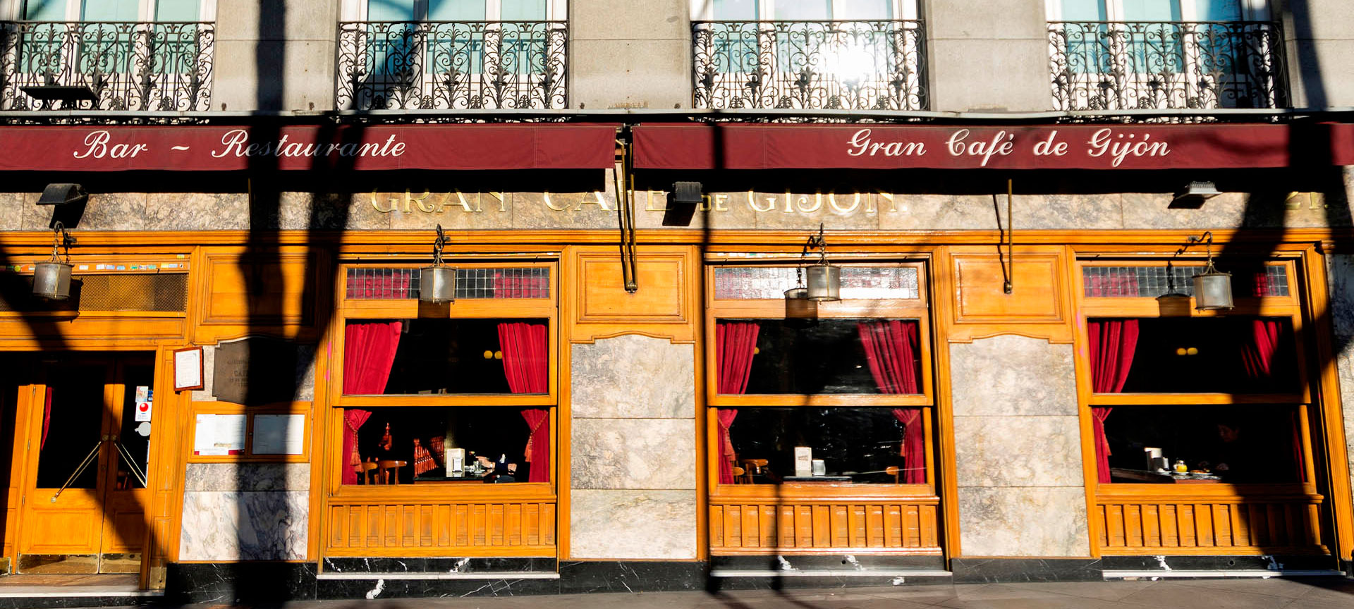Fassade des Café Gijón, Madrid