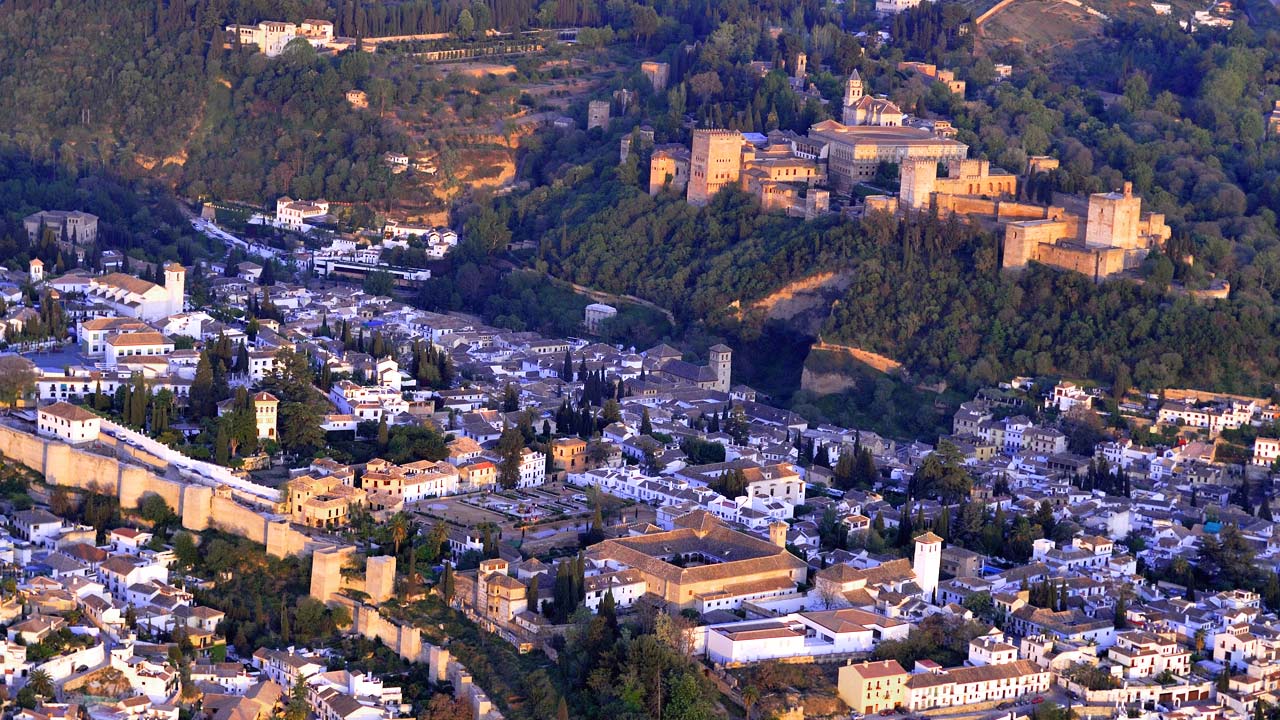 Vista aérea de Granada y la Alhambra Vista aérea de Granada y la Alhambra