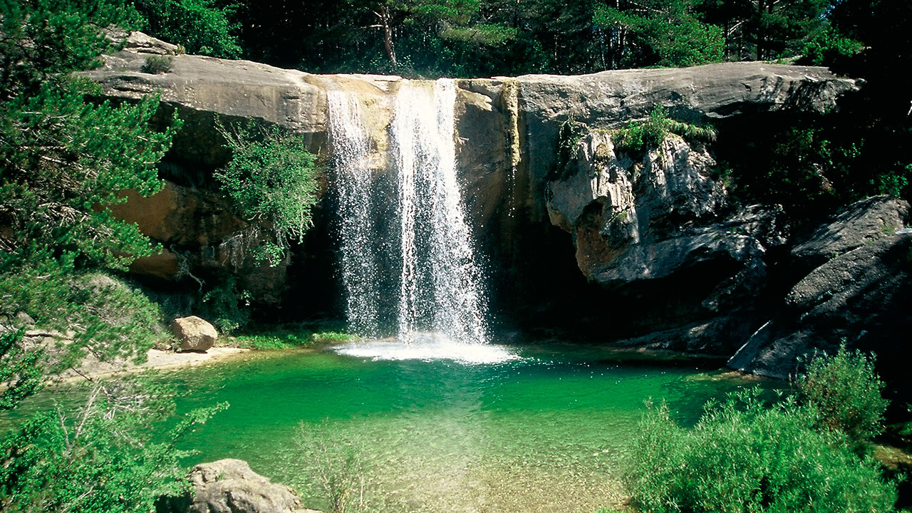 Cascata nella Sierra de Guara Cascata nella Sierra de Guara