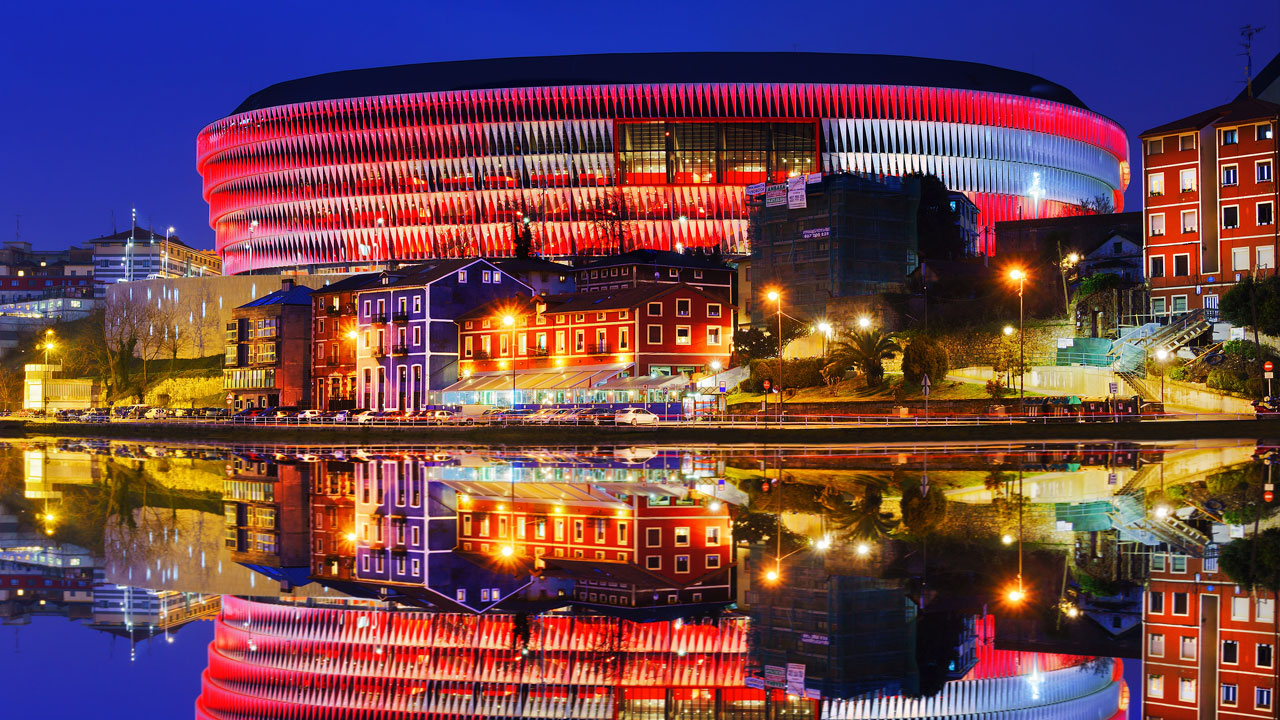 Oświetlony Stadion San Mamés, Bilbao Oświetlony Stadion San Mamés, Bilbao