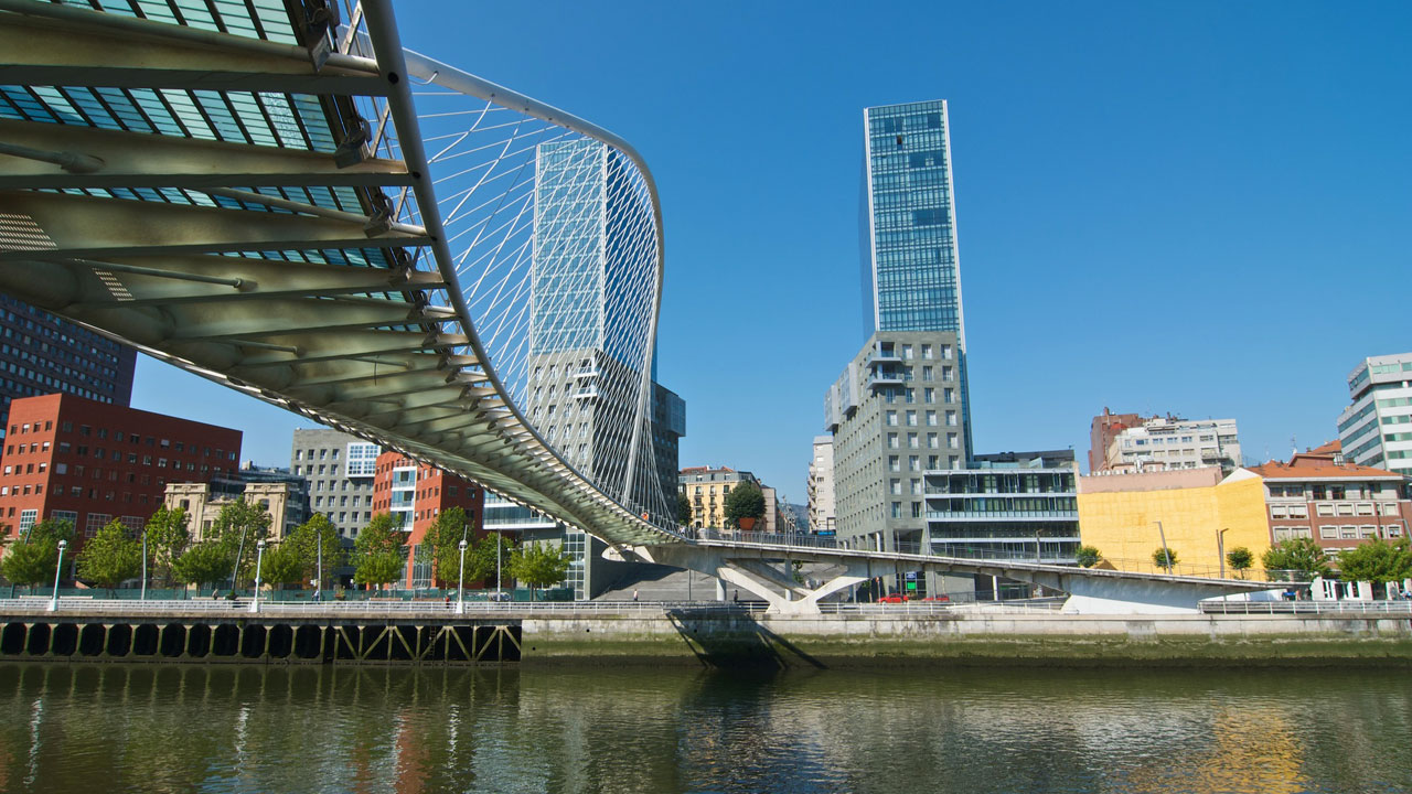 Brama Isozaki-Isozaki Atea, autorstwa Arata Isozaki Brama Isozaki-Isozaki Atea, autorstwa Arata Isozaki