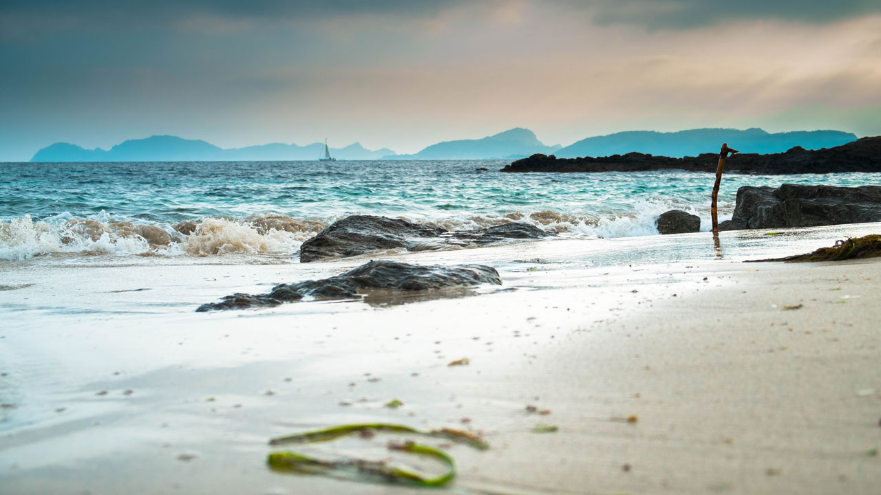 Vue des îles Cíes depuis la plage de Melide Vue des îles Cíes depuis la plage de Melide