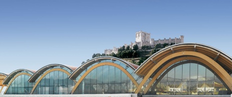 Bodegas Protos, by Richard Rogers. Peñafiel, Castile and León Bodegas Protos, by Richard Rogers. Peñafiel, Castile and León