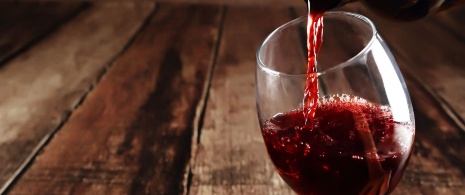 A glass of red wine A glass of red wine